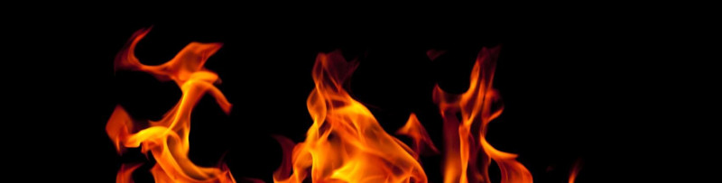 Flammen auf schwarzem Hintergrund