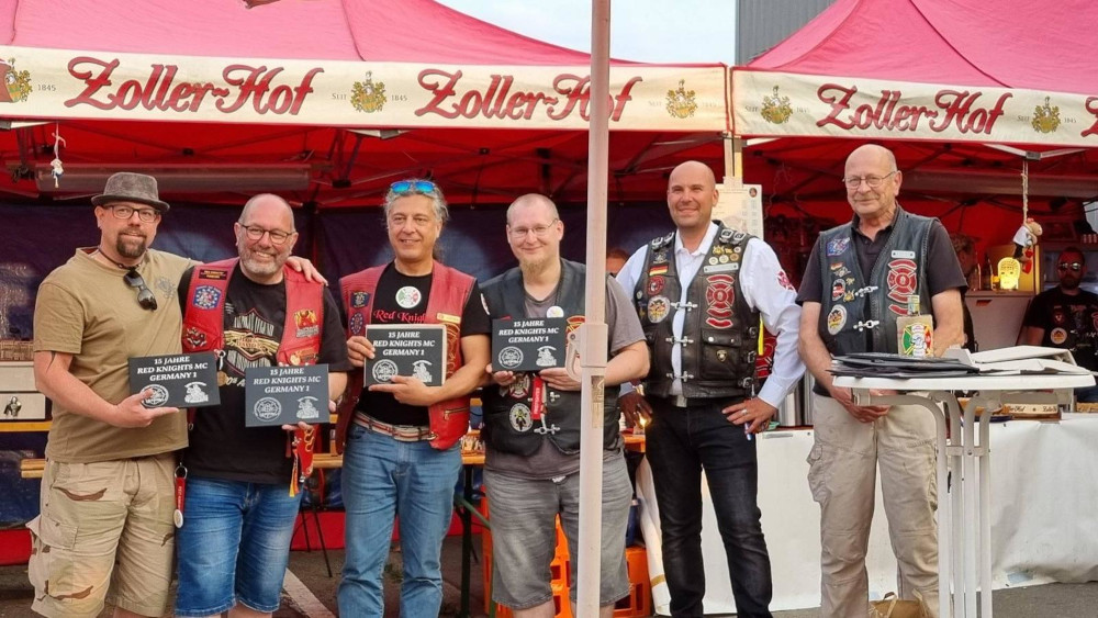 Gruppenbild der Präsidenten der anwesenden Motorrad-Clubs